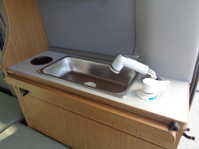 アトレーワゴン カスタムターボRS キャンピング仕様 シンク付き 固定棚 2名ベット カーテン 網戸 ナビ/地デジTV Bluetooth バックカメラ 前後ドラレコ ETC(13枚目)