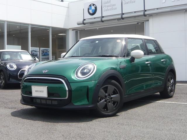 ＭＩＮＩ クーパープレミアムプラスパケージエッセンシャルトリム　Ａｐｐｌｅ　Ｃａｒ　Ｐｌａｙ　ドライビングモード　コンフォートアクセス　パークアシスト　リアビューカメラ　Ｆ＆Ｒパークディスタンスコントロール　ＬＥＤヘッドライト　１６リヴォレットスポークＡＷ（46枚目）