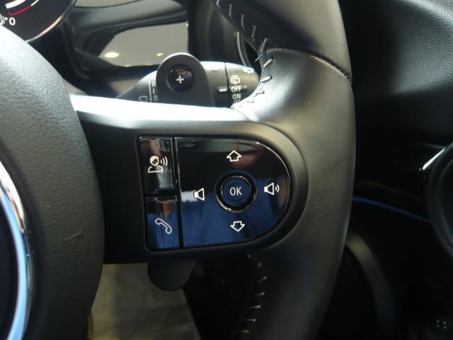 ＭＩＮＩ クーパーＳ５ドア正規認定中古車　保証整備付　ＣＬＡＳＳＩＣトリム　ＡｐｐｌｅＣａｒＰｌａｙ　ドライビングアシスタント　ピアノブラックエクステリア　スポーツトランスミッション　１７ペダルスポークブラックＡＷ　ナッパレザーステアリング（37枚目）