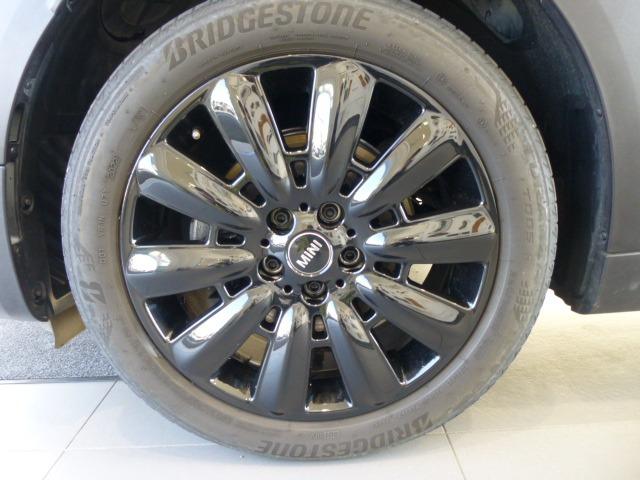ＭＩＮＩ クーパーＤ　クロスオーバー　クラシックトリム正規認定中古車　カロッツエリア後付ＳＤナビ　フルセグ地デジチューナー　Ａｐｐｌｅｃａｒｐｌａｙ　リアビューカメラ　コンフォートアクセス　前席シートヒーター　１８ピンスポークアロイホイール（33枚目）
