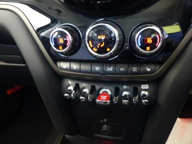 ＭＩＮＩ クーパーＤ　クロスオーバー　クラシックトリム正規認定中古車　カロッツエリア後付ＳＤナビ　フルセグ地デジチューナー　Ａｐｐｌｅｃａｒｐｌａｙ　リアビューカメラ　コンフォートアクセス　前席シートヒーター　１８ピンスポークアロイホイール（40枚目）