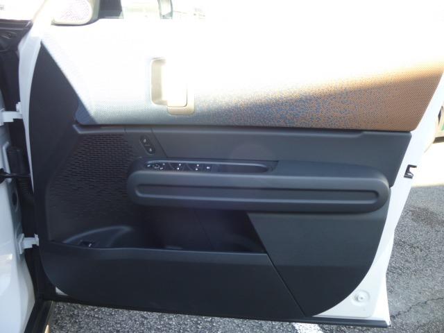 ＭＩＮＩ クーパーＣ　フェイバリット・トリム　正規認定中古車　整備保証付　ＦＡＶＯＵＲＥＤトリム　前席電動シート＆ヒーター　コンフォートアクセス　アラウンドビューモニター　オートテールゲート　１８アステロイドスポークヴァイブラントシルバーＡＷ（6枚目）