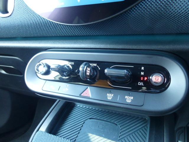 ＭＩＮＩ クーパーＣ　フェイバリット・トリム　正規認定中古車　整備保証付　ＦＡＶＯＵＲＥＤトリム　前席電動シート＆ヒーター　コンフォートアクセス　アラウンドビューモニター　オートテールゲート　１８アステロイドスポークヴァイブラントシルバーＡＷ（40枚目）