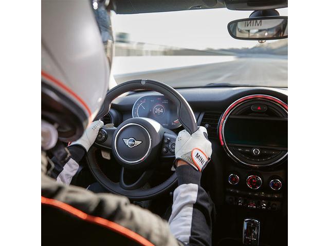 ＭＩＮＩ クーパーＣ　フェイバリット・トリム　正規認定中古車　整備保証付　ＦＡＶＯＵＲＥＤトリム　前席電動シート＆ヒーター　コンフォートアクセス　アラウンドビューモニター　オートテールゲート　１８アステロイドスポークヴァイブラントシルバーＡＷ（75枚目）