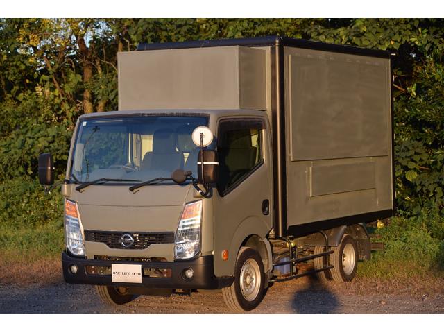 アトラストラック  キッチンカーベース 移動販売車 販売窓 換気扇 跳ね上げ扉付き 折り畳みカウンターテーブル(9枚目)