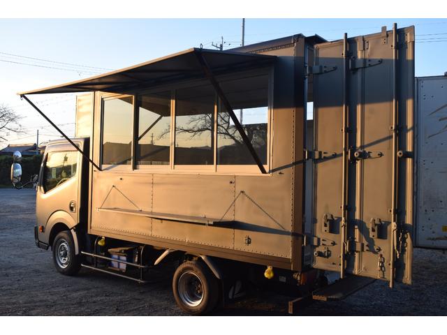 アトラストラック  キッチンカーベース 移動販売車 販売窓 換気扇 跳ね上げ扉付き 折り畳みカウンターテーブル(15枚目)