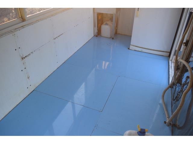 タイタンダッシュ 　キッチンカー　移動販売車　８ナンバー　ガス配管　外部電源引き込み　インバーター　販売窓（15枚目）