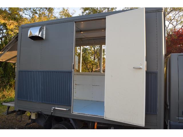 タイタンダッシュ 　キッチンカー　移動販売車　８ナンバー　ガス配管　外部電源引き込み　インバーター　販売窓（29枚目）