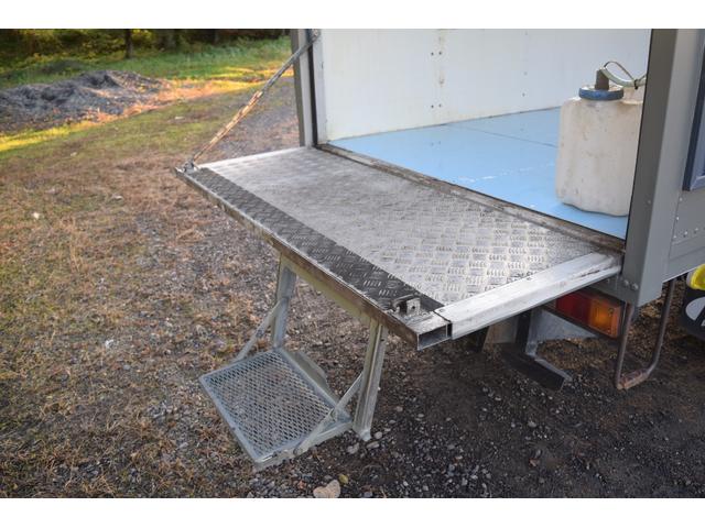 タイタンダッシュ 　キッチンカー　移動販売車　８ナンバー　ガス配管　外部電源引き込み　インバーター　販売窓（30枚目）