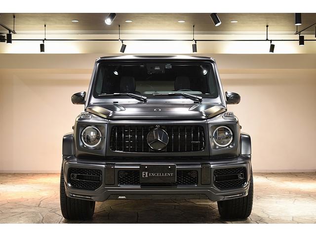 Ｇクラス Ｇ６３　ＡＭＧレザーエクスクルーシブパッケージ　マグノナイトブラック　ＢＲＡＢＵＳフロントスポイラー　社外２２ＡＷ　ホワイトキャリパー　ナイトパッケージ仕様　マフラーエンドブラック塗装　サイドステップ／背面タイヤラッピング　Ｄ記録簿Ｒ２／Ｒ３／Ｒ４（10枚目）