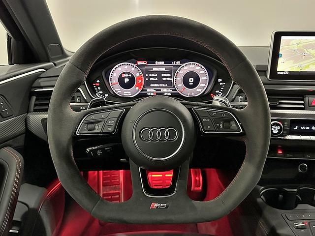 アウディ ＲＳ４アバント