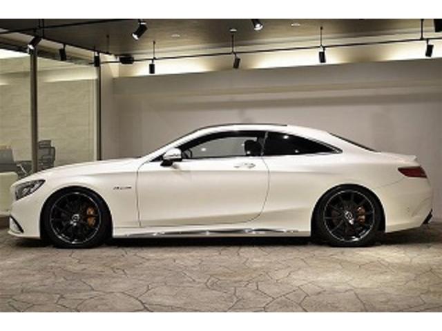 Sクラス S550 4マチック クーペ AMGライン S63仕様 純正S63エアロ/AMG鍛造20AW 社外マフラー カーボンステアリング パナメリカーナグリル ローダウン ゴールドキャリパー レザーEX デジーノブラックレザー ダイヤモンドホワイト(2枚目)