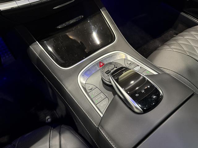 Sクラス S550 4マチック クーペ AMGライン S63仕様 純正S63エアロ/AMG鍛造20AW 社外マフラー カーボンステアリング パナメリカーナグリル ローダウン ゴールドキャリパー レザーEX デジーノブラックレザー ダイヤモンドホワイト(23枚目)