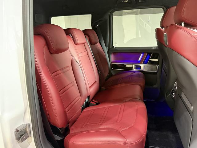 Gクラス G400d AMGライン マヌファクトゥーアプログラム 買取車 AMGライン ディーラー記録簿R5年/R6年 有償色オパリスホワイト ラグジュアリーP ベンガルレッドナッパレザー SR ブルメスタ シートヒーター/クーラー(16枚目)