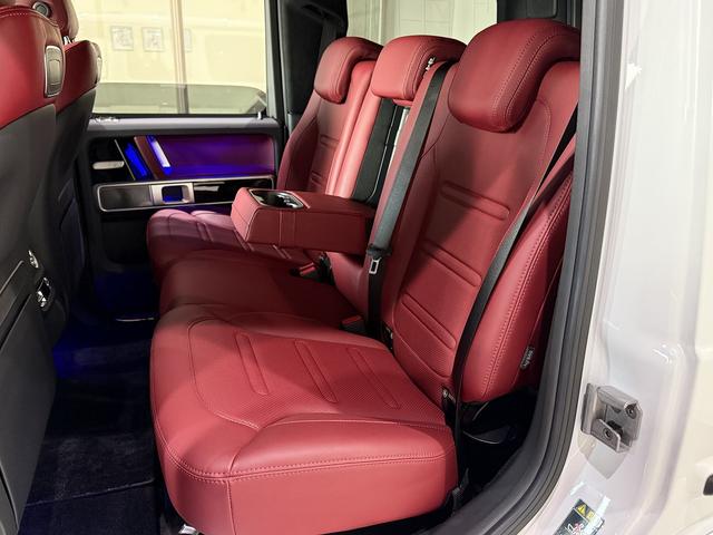 Gクラス G400d AMGライン マヌファクトゥーアプログラム 買取車 AMGライン ディーラー記録簿R5年/R6年 有償色オパリスホワイト ラグジュアリーP ベンガルレッドナッパレザー SR ブルメスタ シートヒーター/クーラー(17枚目)