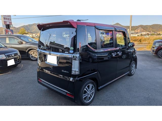 Ｎ－ＢＯＸ＋カスタム Ｇ・Ａパッケージ　レッド塗装　イモビライザー　キーレスエントリー　横滑り防止　スマートキー　ＥＴＣ　アイドリングストップ　ＡＡＣ　エアバッグ　ベンチシート　ＡＢＳ　衝突安全ボディ　衝突軽減（8枚目）