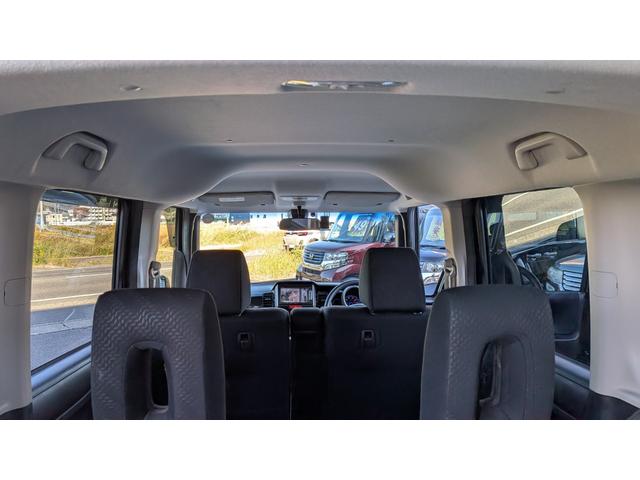 Ｎ－ＢＯＸ＋カスタム Ｇ・Ａパッケージ　レッド塗装　イモビライザー　キーレスエントリー　横滑り防止　スマートキー　ＥＴＣ　アイドリングストップ　ＡＡＣ　エアバッグ　ベンチシート　ＡＢＳ　衝突安全ボディ　衝突軽減（12枚目）