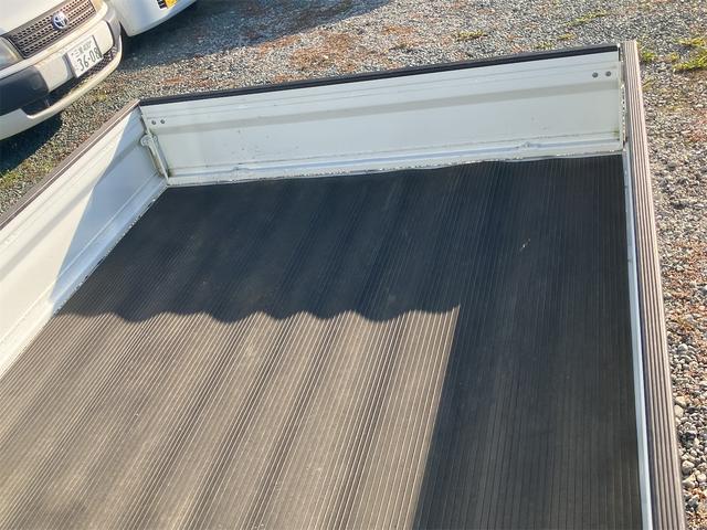 NT100クリッパートラック DX ワンオーナー 4WD 軽トラック 5速MT 三方開 オートライト ESC エアコン パワーステアリング 運転席エアバッグ 助手席エアバッグ(31枚目)