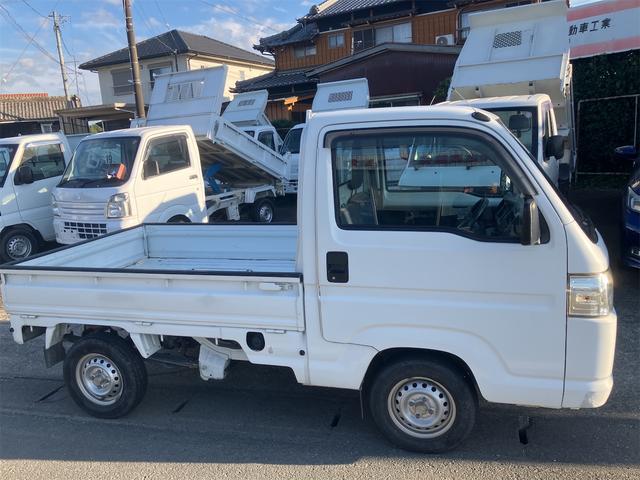 アクティトラック ＳＤＸ　４ＷＤ　５速ＭＴ　キーレスエントリー　エアコン　パワーウィンドウ　パワーステアリング　パワードアロック　運転席エアバッグ　荷台ランプ（4枚目）