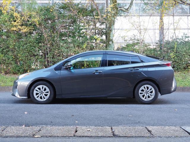 プリウス S S グレーメタリック 純正ナビ ETC バックカメラ オートライト CD DVD Buletooth接続 フロアマット スマートキー プッシュスタート パワーウィンドウ ドアバイザー ルーフスポイラー(12枚目)