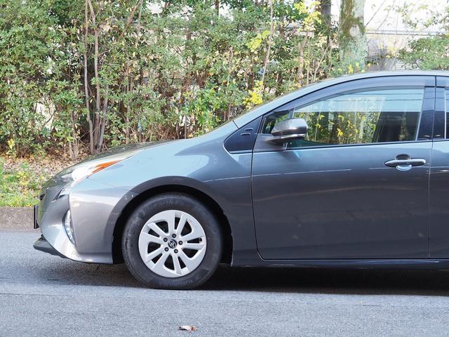 プリウス S S グレーメタリック 純正ナビ ETC バックカメラ オートライト CD DVD Buletooth接続 フロアマット スマートキー プッシュスタート パワーウィンドウ ドアバイザー ルーフスポイラー(13枚目)