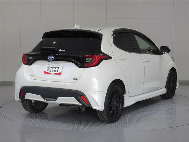 ヤリス ハイブリッドＺ　４ＷＤ　フルセグ　メモリーナビ　ミュージックプレイヤー接続可　バックカメラ　衝突被害軽減システム　ＥＴＣ　ＬＥＤヘッドランプ　ワンオーナー　フルエアロ（3枚目）