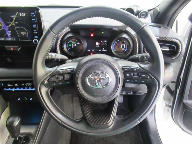 ヤリス ハイブリッドＺ　４ＷＤ　フルセグ　メモリーナビ　ミュージックプレイヤー接続可　バックカメラ　衝突被害軽減システム　ＥＴＣ　ＬＥＤヘッドランプ　ワンオーナー　フルエアロ（11枚目）