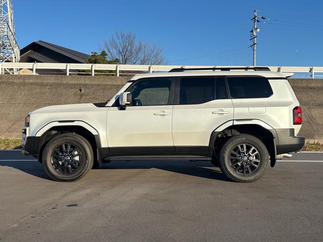 ランドクルーザー２５０ ＶＸ　モデリスタパッケージ　オーバーフェンダー　シグネチャーイルミブレード　トヨタチームメイト　デジタルインナーミラー　パノラミックビューモニター　禁煙車（12枚目）