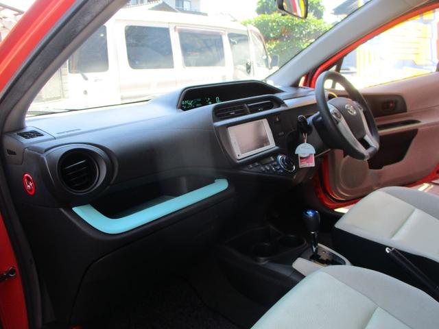 アクア Ｓ　車検２年　バックカメラ　７０７９８ｋｍ　ブルートゥース　ナビ　ＴＶ　プッシュスタート　スマートキー　セキュリテイ装置　コーナーセンサー　リアプライバシースモークガラス　タイミングチェーン式エンジン（20枚目）
