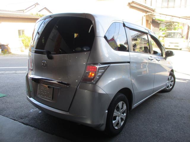 フリード G 禁煙車 ナビ バックカメラ ブルートゥース フルセグTV 横滑り防止装置 フォグランプ キーレス 3列シート Tチェーン式エンジン(5枚目)