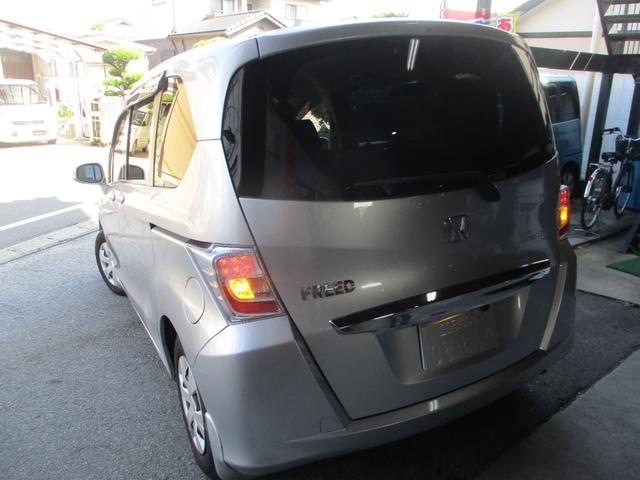 フリード G 禁煙車 ナビ バックカメラ ブルートゥース フルセグTV 横滑り防止装置 フォグランプ キーレス 3列シート Tチェーン式エンジン(6枚目)