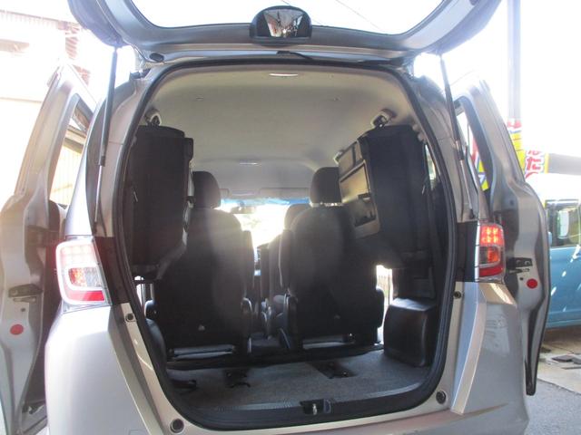 フリード G 禁煙車 ナビ バックカメラ ブルートゥース フルセグTV 横滑り防止装置 フォグランプ キーレス 3列シート Tチェーン式エンジン(8枚目)