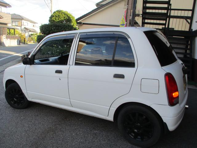 ミラ ＣＤ　５速ＭＴ　スポーツアルミホイール　スポーツマフラー　社外ハンドル　パワーウインドウ（6枚目）