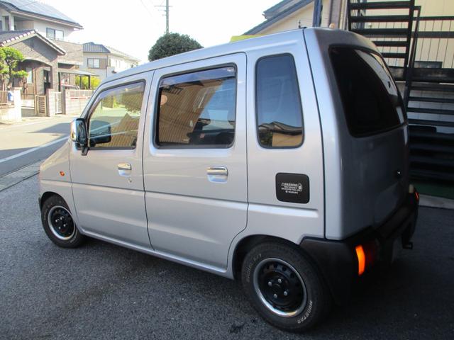 ワゴンＲ ＦＧ　５速ＭＴ　禁煙車　タイミングベルト交換済み　社外エアクリーナ　社外ハンドル　社外足回り　社外マフラー　社外ホイール　キセノンヘッドライト　ナビ　ＥＴＣ　ビレットグリル　メッキパーツ　リアスモーク施工（7枚目）