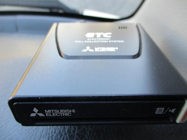 ワゴンＲ ＦＧ　５速ＭＴ　禁煙車　タイミングベルト交換済み　社外エアクリーナ　社外ハンドル　社外足回り　社外マフラー　社外ホイール　キセノンヘッドライト　ナビ　ＥＴＣ　ビレットグリル　メッキパーツ　リアスモーク施工（16枚目）