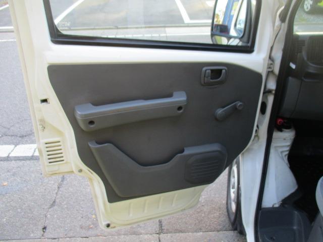 クリッパーバン ＳＤ　２シーター　ハイルーフ　５速マニュアル　グー故障診断済　車検２年　整備付　保証　禁煙　ＥＴＣ　最大積載量３５０ｋｇ　両スライドドア　エアコン　エアバッグ　フルフラット　ドアミラー　ドアバイザー　取説（40枚目）