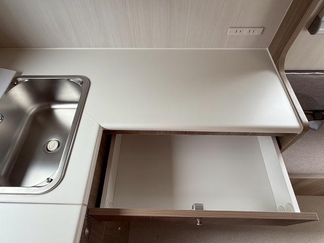 カムロード キャンパー厚木　パピィ４８０ＳＧリチウム　固体リン酸鉄リチウムイオン４１６Ａｈ　家庭用エアコン　ＦＦヒーター　ソーラーパネル７２０Ｗ　走行充電６０Ａ　２０００Ｗインバーター　ＬＥＤヘッドライト　衝突軽減ブレーキ　６速ＡＴ（35枚目）