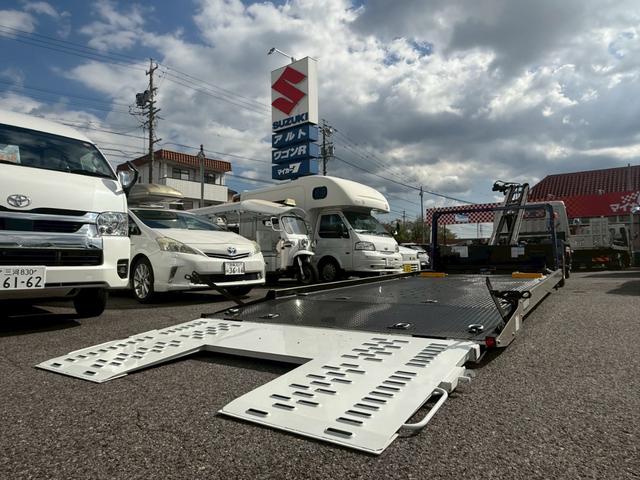 キャンター 積載車 カスタム 極東フラトップ カスタムグレード 極東フラトップ ワンオーナー 10インチ液晶メーター イージーアクセスキー バックカメラ LEDヘッドライト スマートキー ラジコン ウインチ 左電動格納ドアミラ 積載量3150kg(7枚目)