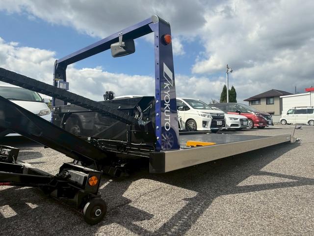 キャンター 積載車 カスタム 極東フラトップ カスタムグレード 極東フラトップ ワンオーナー 10インチ液晶メーター イージーアクセスキー バックカメラ LEDヘッドライト スマートキー ラジコン ウインチ 左電動格納ドアミラ 積載量3150kg(9枚目)