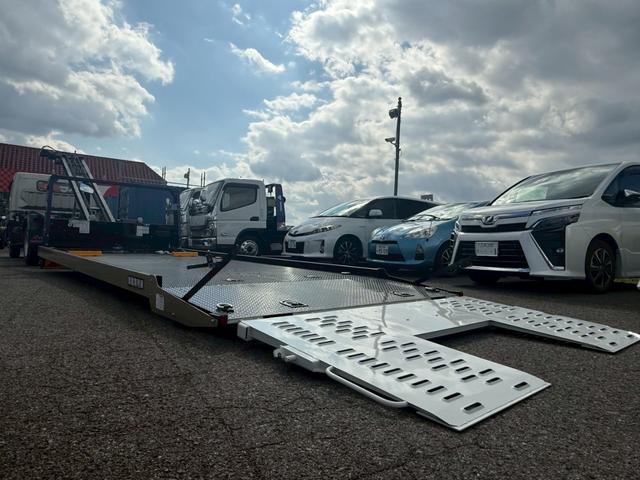 キャンター 積載車 カスタム 極東フラトップ カスタムグレード 極東フラトップ ワンオーナー 10インチ液晶メーター イージーアクセスキー バックカメラ LEDヘッドライト スマートキー ラジコン ウインチ 左電動格納ドアミラ 積載量3150kg(10枚目)