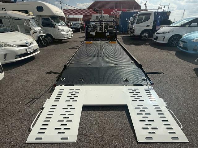 キャンター 積載車 カスタム 極東フラトップ カスタムグレード 極東フラトップ ワンオーナー 10インチ液晶メーター イージーアクセスキー バックカメラ LEDヘッドライト スマートキー ラジコン ウインチ 左電動格納ドアミラ 積載量3150kg(11枚目)