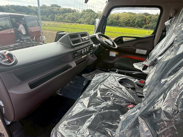 キャンター 積載車 カスタム 極東フラトップ カスタムグレード 極東フラトップ ワンオーナー 10インチ液晶メーター イージーアクセスキー バックカメラ LEDヘッドライト スマートキー ラジコン ウインチ 左電動格納ドアミラ 積載量3150kg(22枚目)