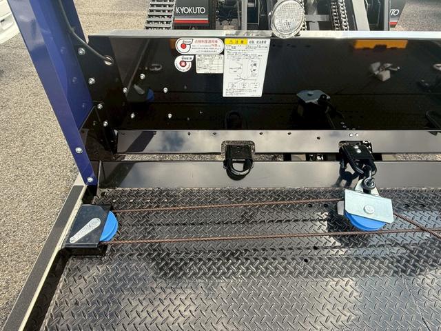 キャンター 積載車 カスタム 極東フラトップ カスタムグレード 極東フラトップ ワンオーナー 10インチ液晶メーター イージーアクセスキー バックカメラ LEDヘッドライト スマートキー ラジコン ウインチ 左電動格納ドアミラ 積載量3150kg(30枚目)