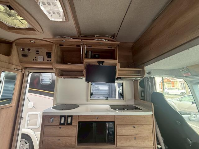 コースター ナッツ　ボーダーバンクス　ハイパーエボリューション　タイプＤ　リチウム４００Ａｈ　ハイパーエボ　家庭用エアコン　ウルトラスエード　アラウンドビューカメラ　アルコアアルミホイル　ソーラーパネル５６０Ｗ　ワンオーナー　ヒーター付レカロシート　温水シャワー　トイレ（26枚目）