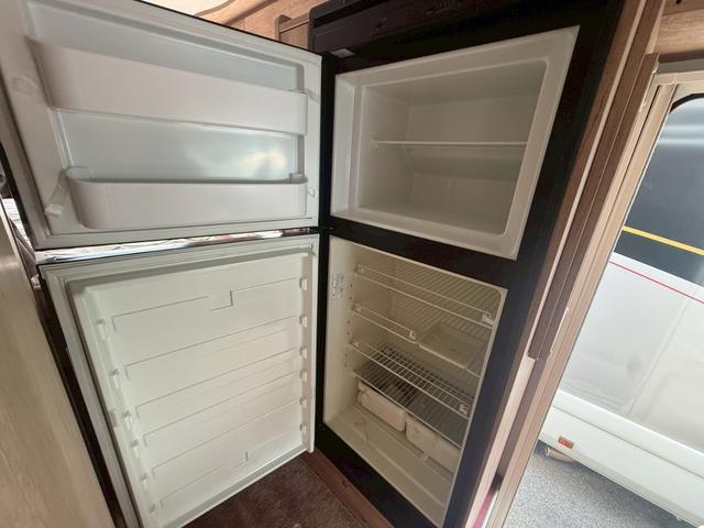 コースター ナッツ　ボーダーバンクス　ハイパーエボリューション　タイプＤ　リチウム４００Ａｈ　ハイパーエボ　家庭用エアコン　ウルトラスエード　アラウンドビューカメラ　アルコアアルミホイル　ソーラーパネル５６０Ｗ　ワンオーナー　ヒーター付レカロシート　温水シャワー　トイレ（48枚目）