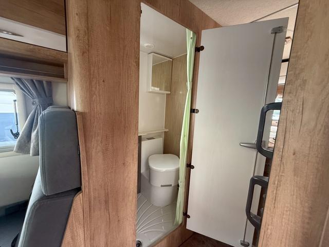 コースター ナッツ　ボーダーバンクス　ハイパーエボリューション　タイプＤ　リチウム４００Ａｈ　ハイパーエボ　家庭用エアコン　ウルトラスエード　アラウンドビューカメラ　アルコアアルミホイル　ソーラーパネル５６０Ｗ　ワンオーナー　ヒーター付レカロシート　温水シャワー　トイレ（53枚目）