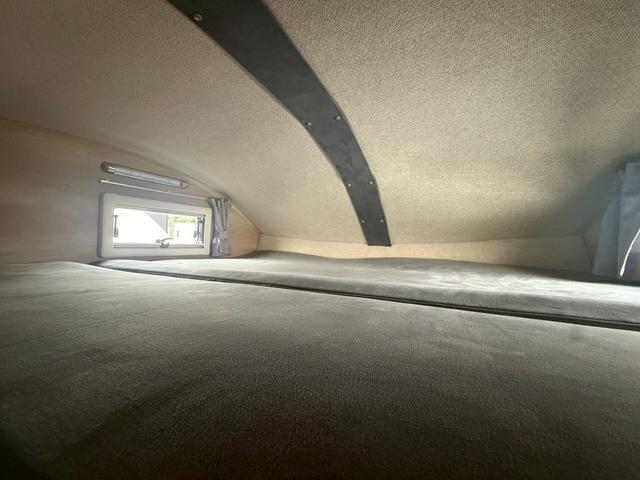 コースター ナッツ　ボーダーバンクス　ハイパーエボリューション　タイプＤ　リチウム４００Ａｈ　ハイパーエボ　家庭用エアコン　ウルトラスエード　アラウンドビューカメラ　アルコアアルミホイル　ソーラーパネル５６０Ｗ　ワンオーナー　ヒーター付レカロシート　温水シャワー　トイレ（57枚目）