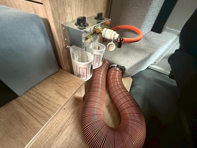 コースター ナッツ　ボーダーバンクス　ハイパーエボリューション　タイプＤ　リチウム４００Ａｈ　ハイパーエボ　家庭用エアコン　ウルトラスエード　アラウンドビューカメラ　アルコアアルミホイル　ソーラーパネル５６０Ｗ　ワンオーナー　ヒーター付レカロシート　温水シャワー　トイレ（68枚目）