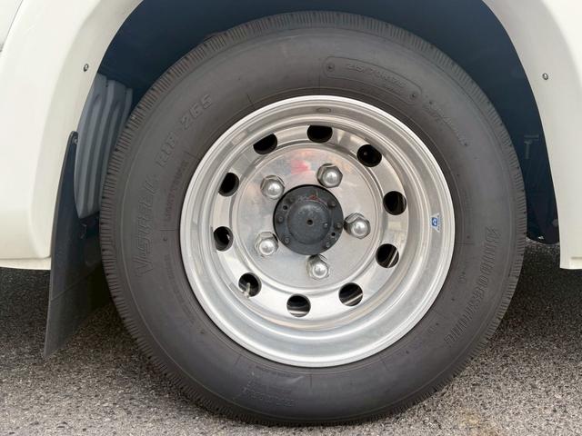 コースター ナッツ　ボーダーバンクス　ハイパーエボリューション　タイプＤ　リチウム４００Ａｈ　ハイパーエボ　家庭用エアコン　ウルトラスエード　アラウンドビューカメラ　アルコアアルミホイル　ソーラーパネル５６０Ｗ　ワンオーナー　ヒーター付レカロシート　温水シャワー　トイレ（72枚目）