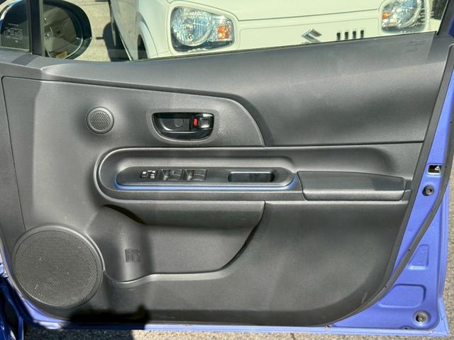 アクア Ｓ　メモリーナビ　ワンセグＴＶ　衝突軽減ブレーキ　バックカメラ　ＥＴＣ　前後ドライブレコーダー　スマートキー　ＬＥＤヘッドライト　メッキドアミラーカバー（26枚目）